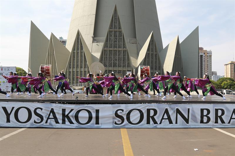 Grupo Shin-Yuu Yosakoi Soran no 13º Festival Yosakoi Soran em 2015 [foto: Giuliano Garcia]
